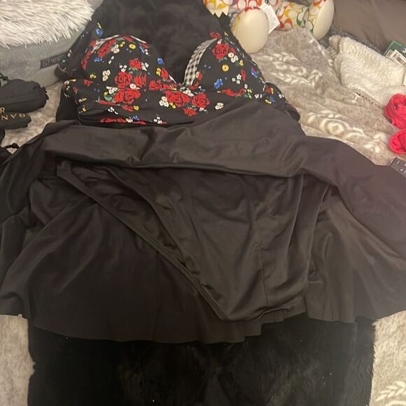 Torrid pinup girl roses gingham  halter bikini w skirted bottom - Picture 3 of 5